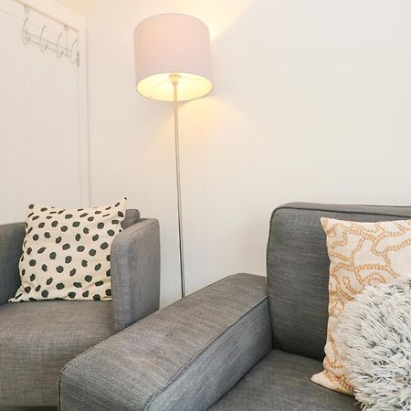 1 Queensway Gardens Хейл Экстерьер фото
