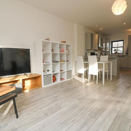 1 Queensway Gardens Хейл Экстерьер фото