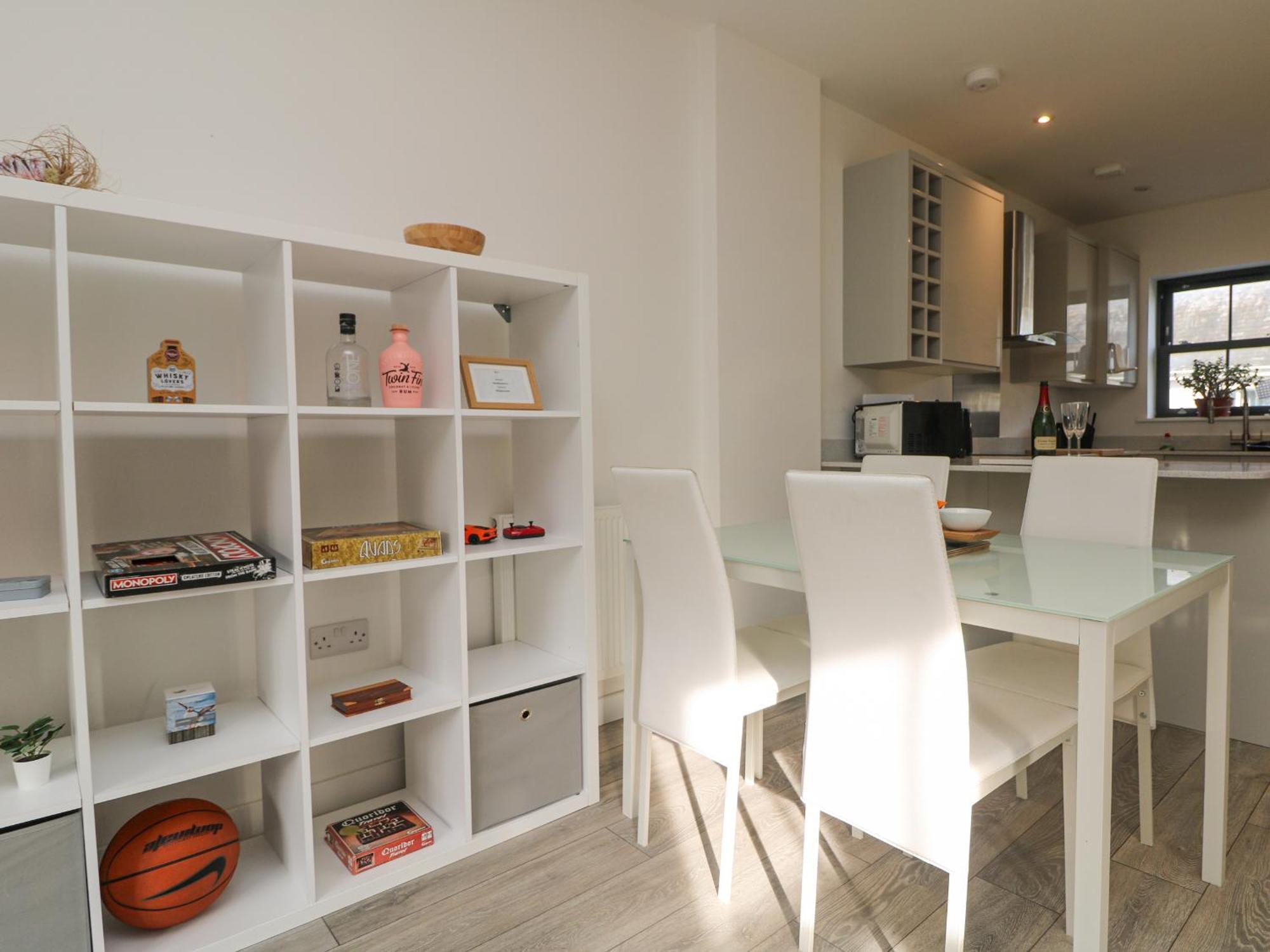 1 Queensway Gardens Хейл Экстерьер фото