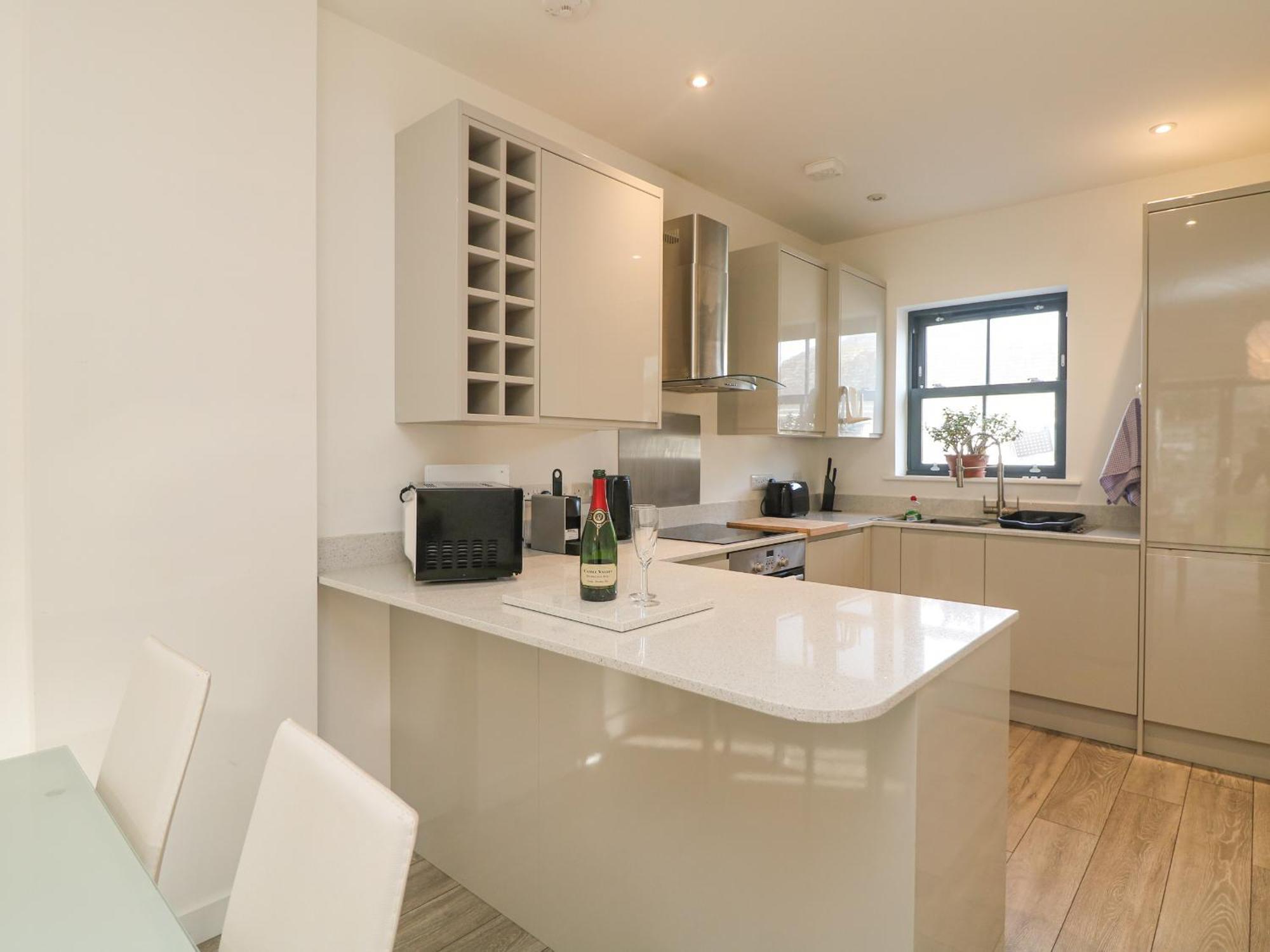 1 Queensway Gardens Хейл Экстерьер фото
